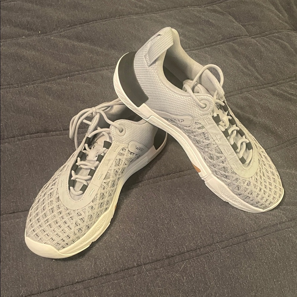 Under Armour Men's Light Gray Athletic Shoes